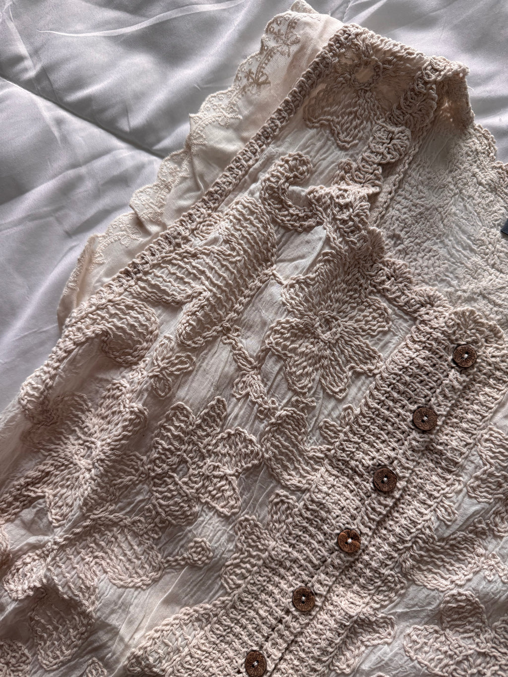 ella cotton floral embroidery top