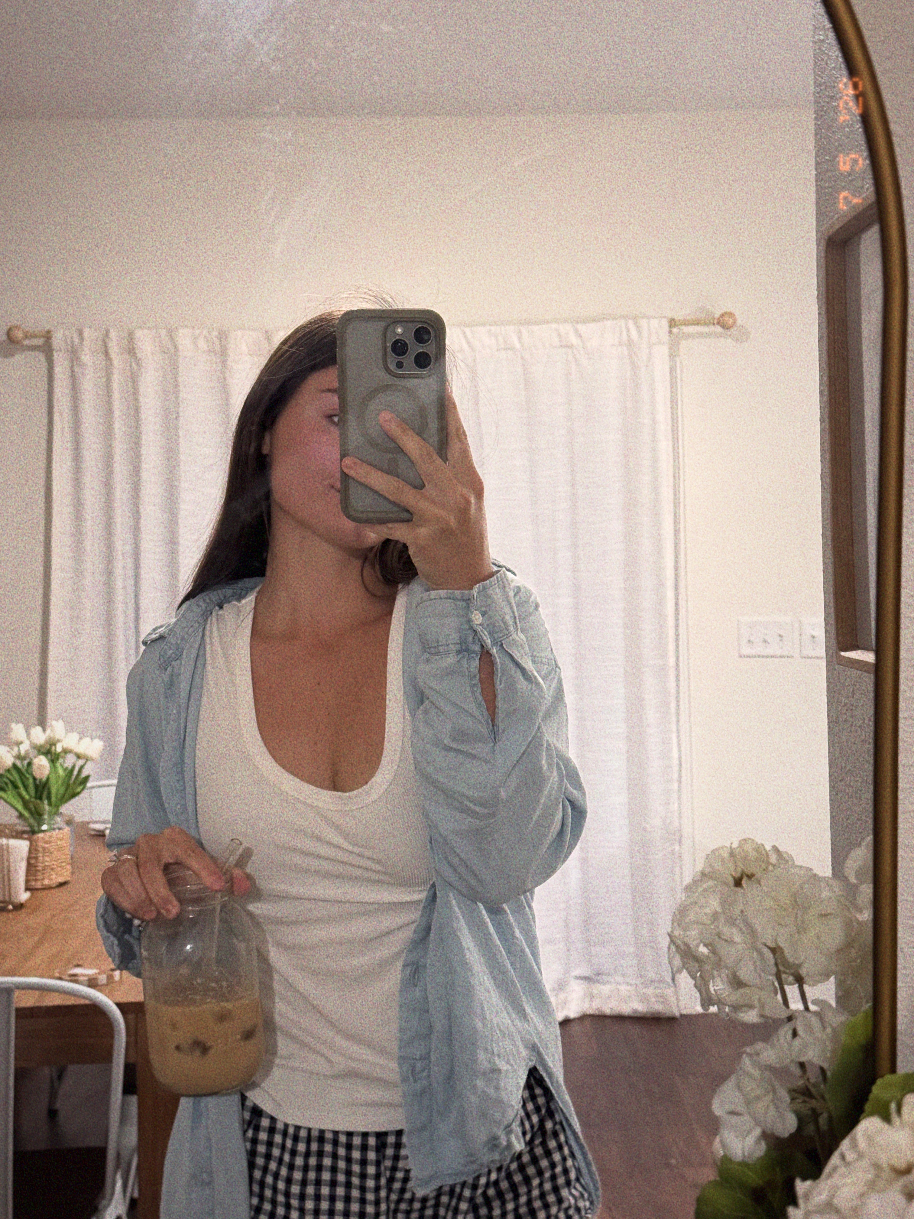 della white u neck top