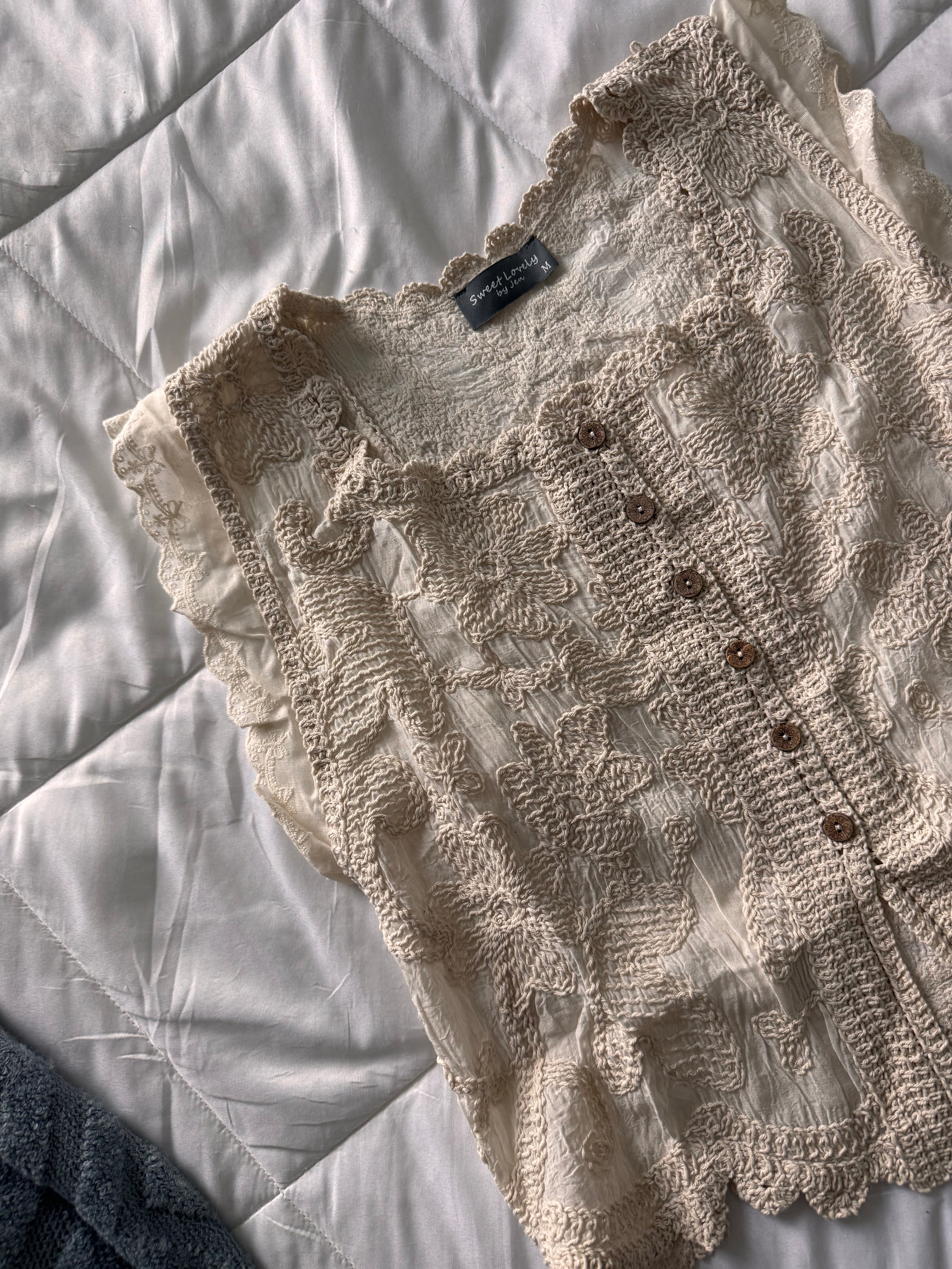 ella cotton floral embroidery top